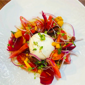 Burrata con Mango, Tomate y Pesto